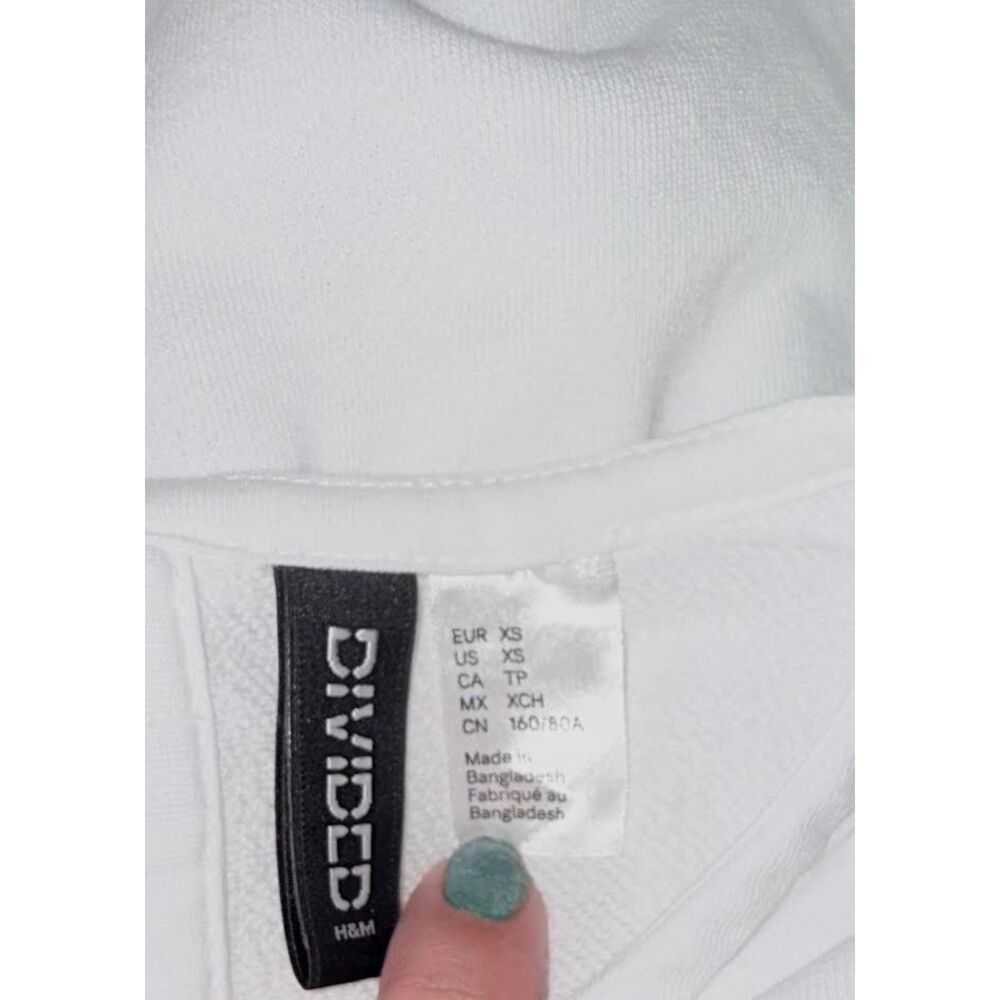 H&M Sleeveless Romper Jumpsuit Classic Clean Girl Chic Minimalist Beach Date - Picture 3 of 9